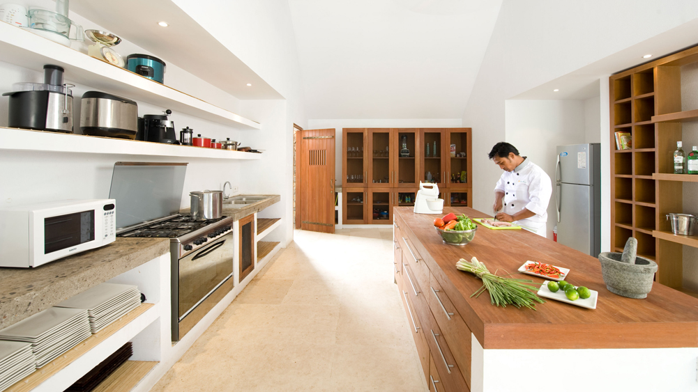 Villa Sepoi Sepoi - Chef in the kitchen